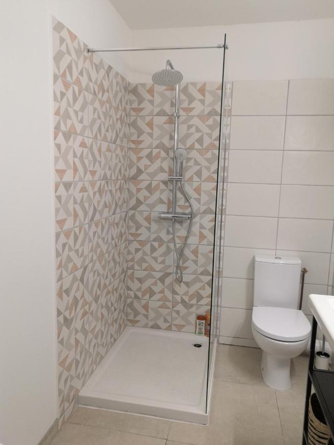 Cosy Vue A 50 M De La - Refait A Neuf Et Climatise Apartment Le Pradet