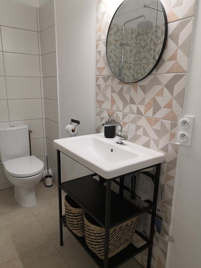 Apartment Cosy Vue A 50 M De La - Refait A Neuf Et Climatise Le Pradet