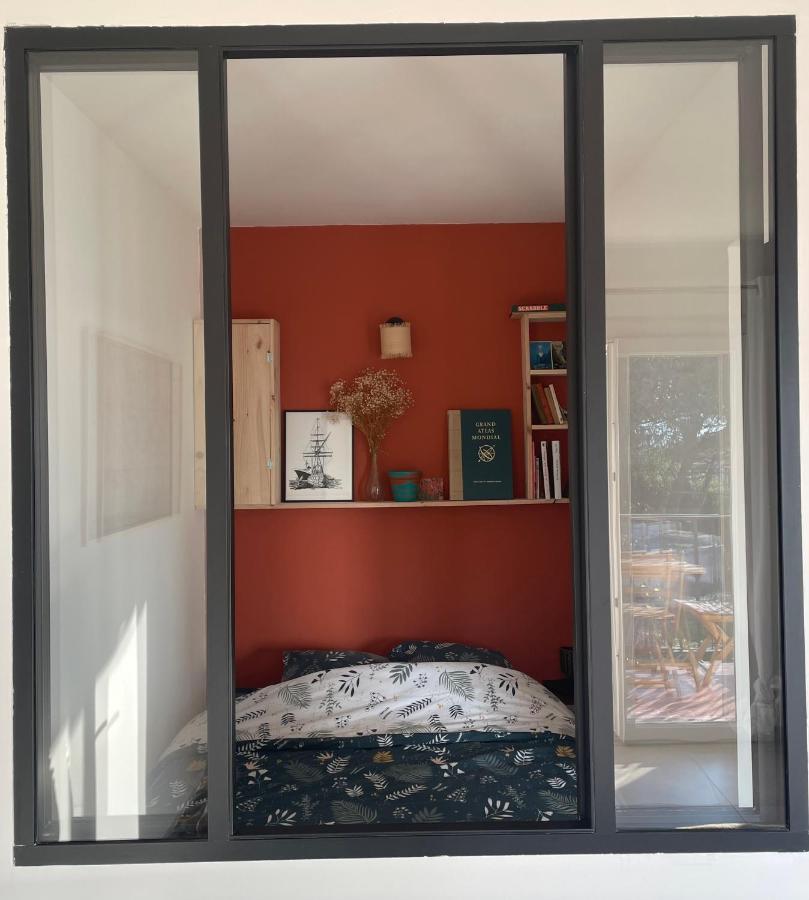 Cosy Vue A 50 M De La - Refait A Neuf Et Climatise Le Pradet