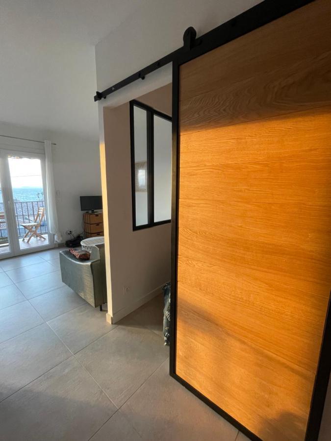 Cosy Vue A 50 M De La - Refait A Neuf Et Climatise Le Pradet
