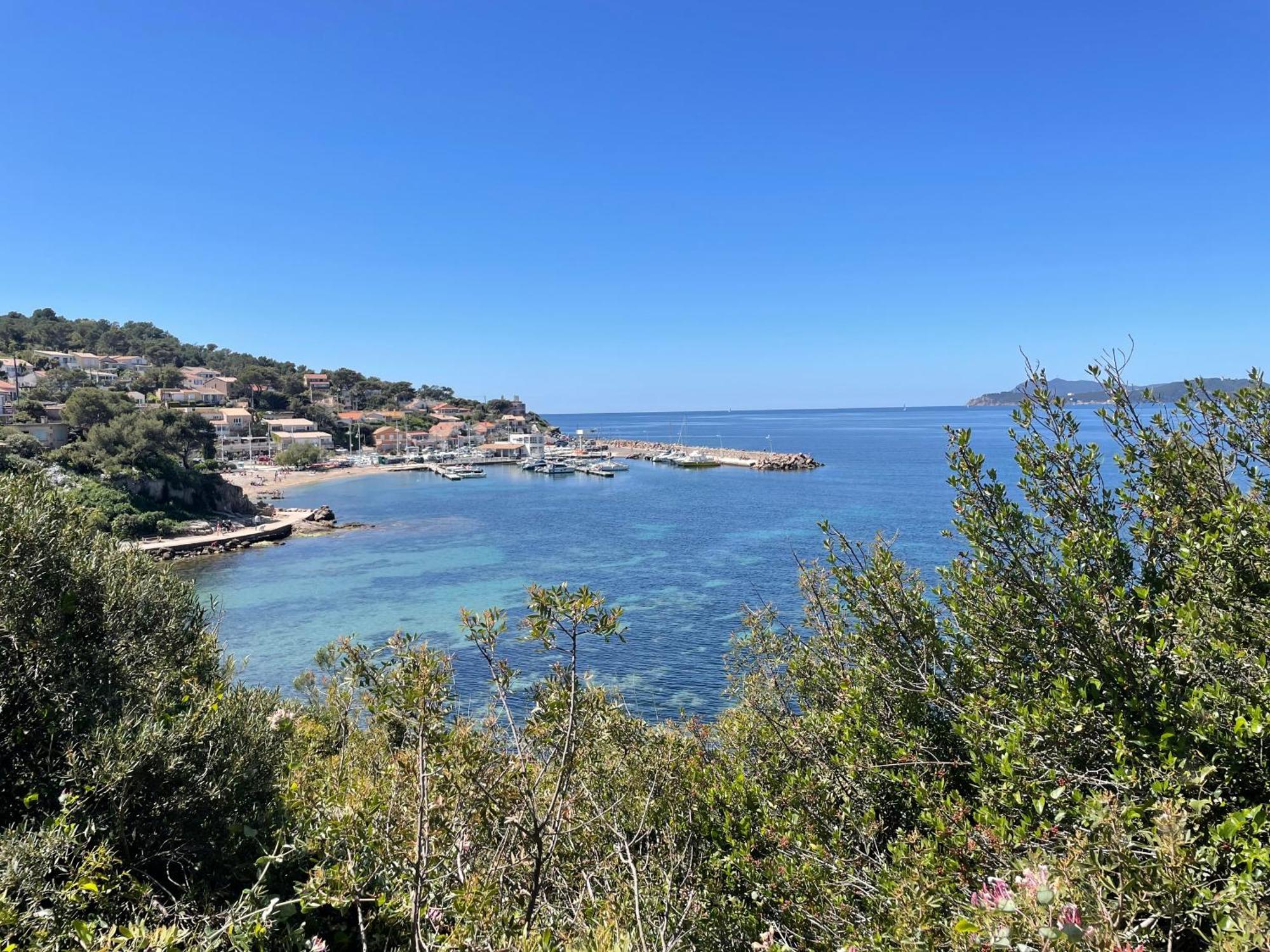 Cosy Vue A 50 M De La - Refait A Neuf Et Climatise * Le Pradet